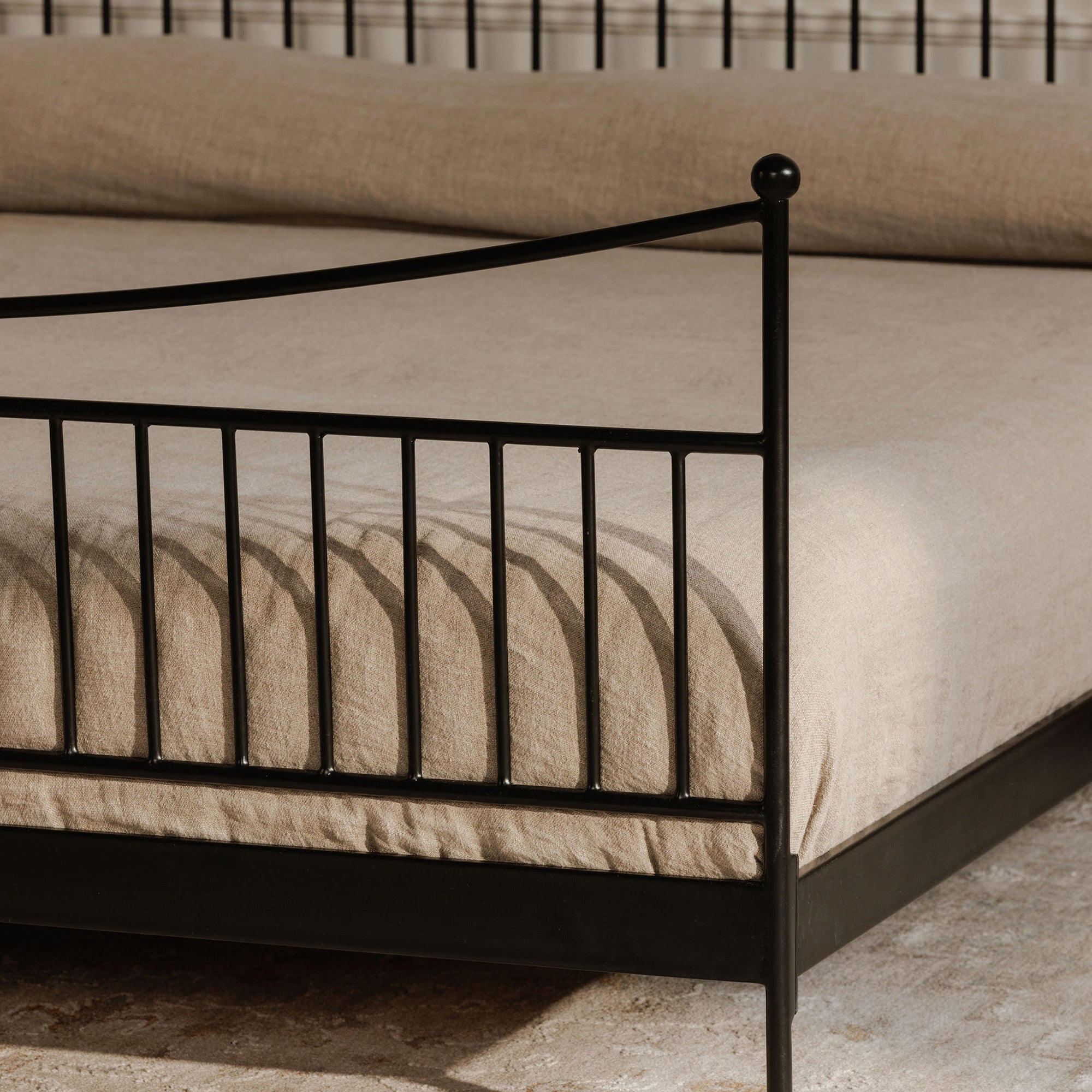 Monet King Bed Black - 1630Living